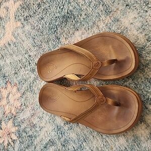 Womens Olukai leather flip flops size 6